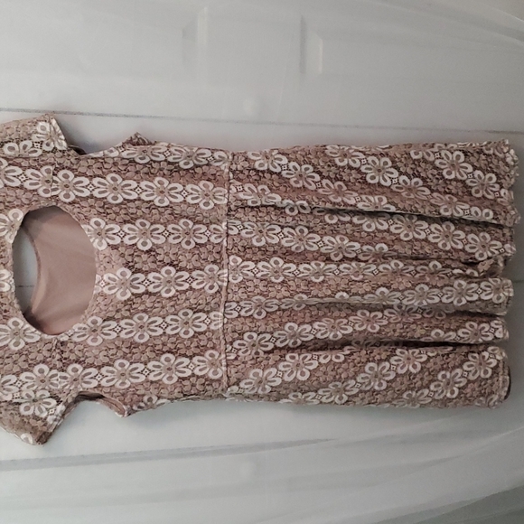 Pinky Lace Dress with Keyhole Back - Picture 5 of 7